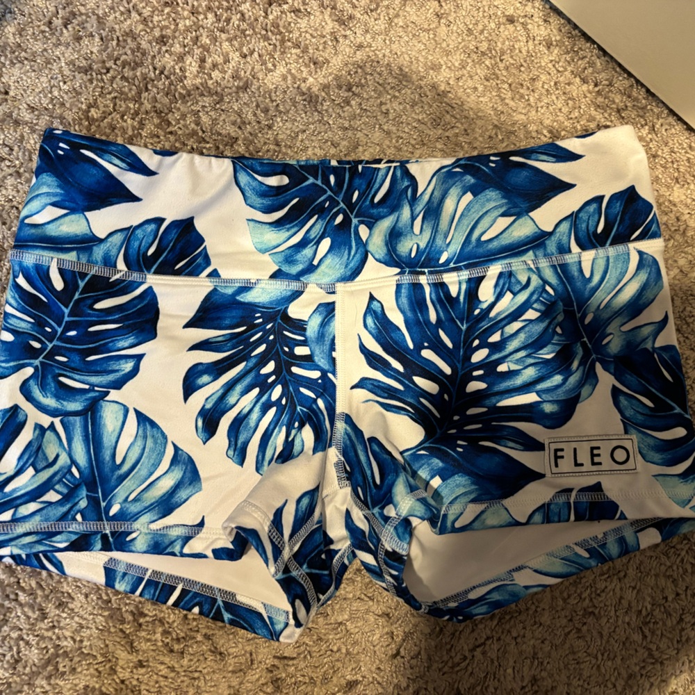 Fleo Women's Monstera Blue Leaf Shorts